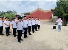 “緬懷先烈，瞻仰紅色文化”